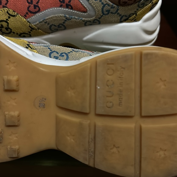 Gucci sneakers only worn twice size 38 1/2 - Picture 3 of 3